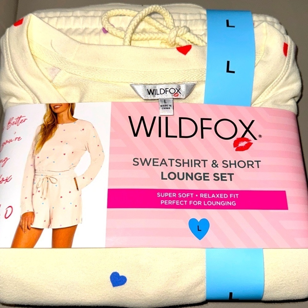 WILDFOX large sweatshirt and shorts lounge set